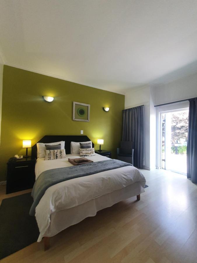 Langholm Hotel วัลวิสเบย์ ภายนอก รูปภาพ