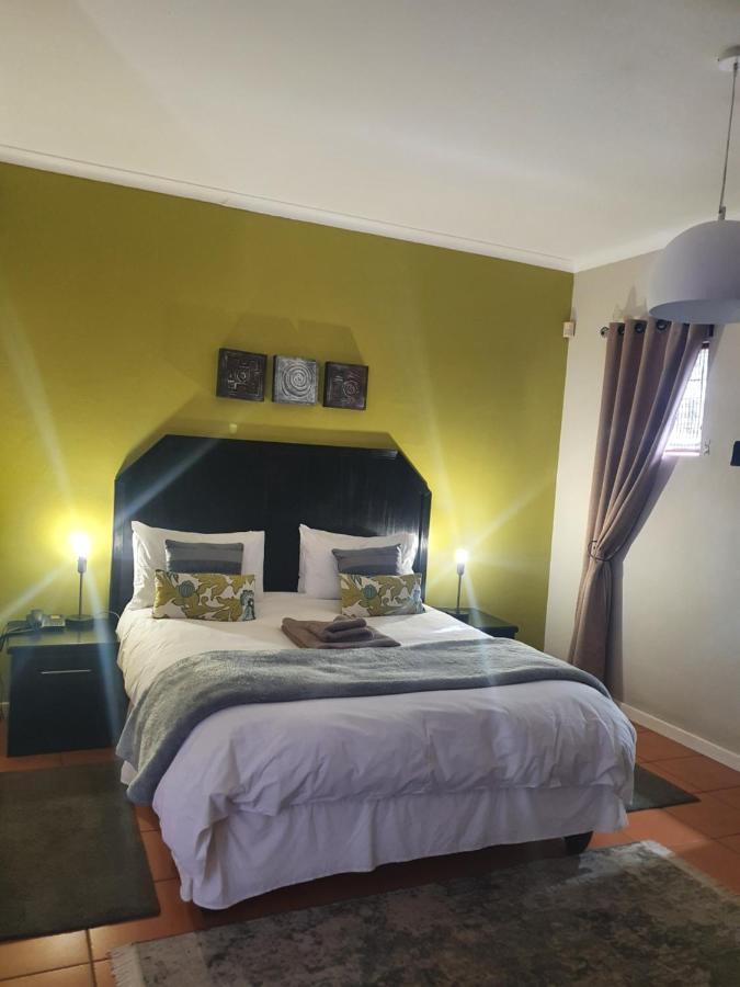 Langholm Hotel วัลวิสเบย์ ภายนอก รูปภาพ