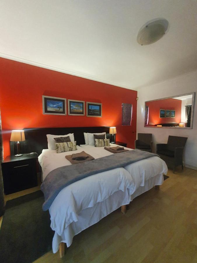 Langholm Hotel วัลวิสเบย์ ภายนอก รูปภาพ